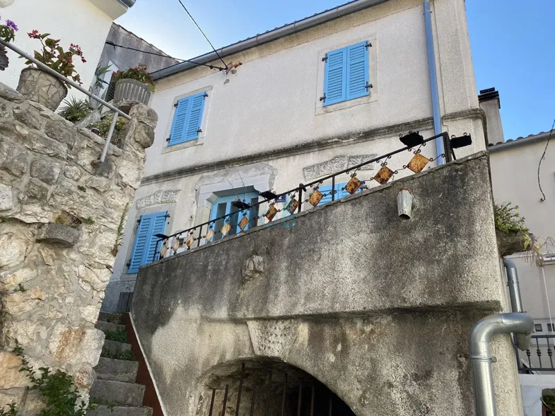 Otok Krk, Omišalj, Renovirana starina u autentičnom okruženju, pogled, terasa, prodaja