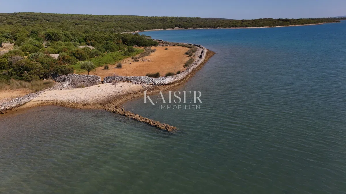 Osor, Otok Cres / Lošinj – Unikatno imanje 1. red do mora s ucrtanom zgradom, dvorištem, molom i pristupnim putem