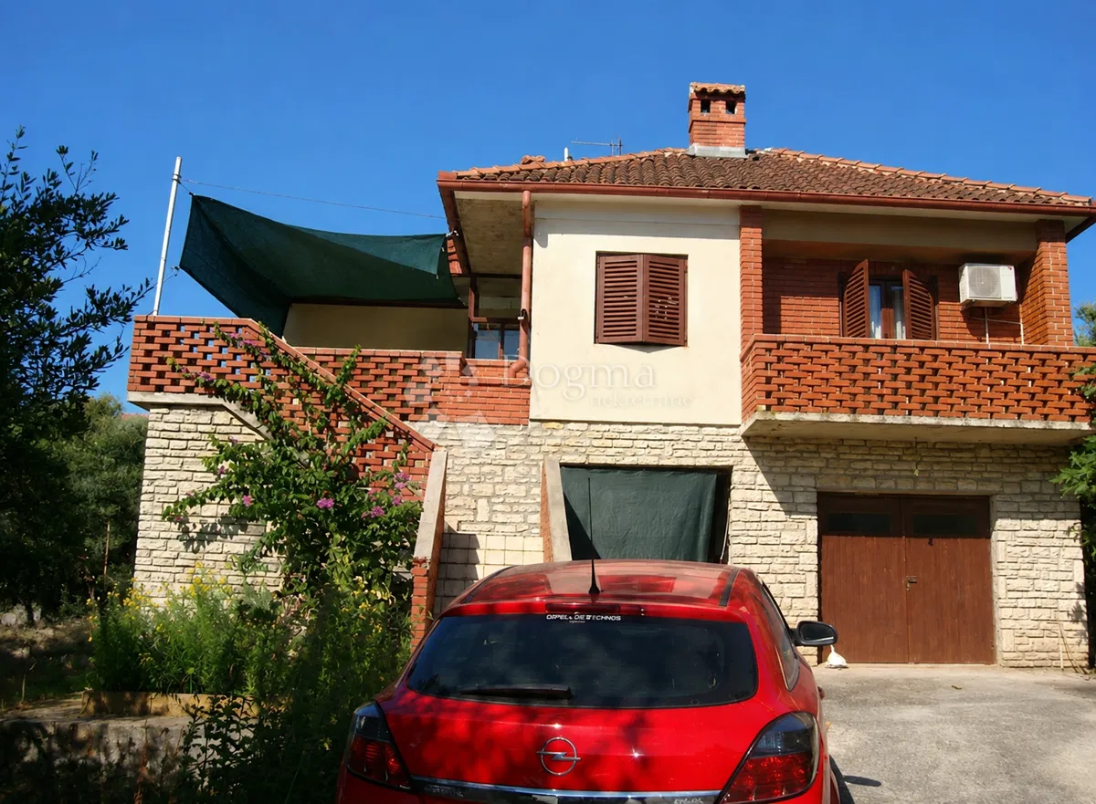 Dom Sutomišćica, Preko, 284m2