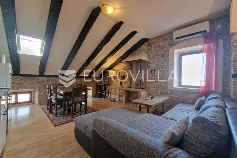 Pula, 115 m² apartment in the city center with views of the Arena and the sea, just steps away – 2