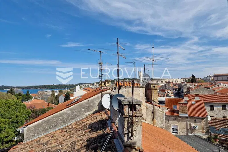 Pula, 115 m² apartment in the city center with views of the Arena and the sea, just steps away – 3