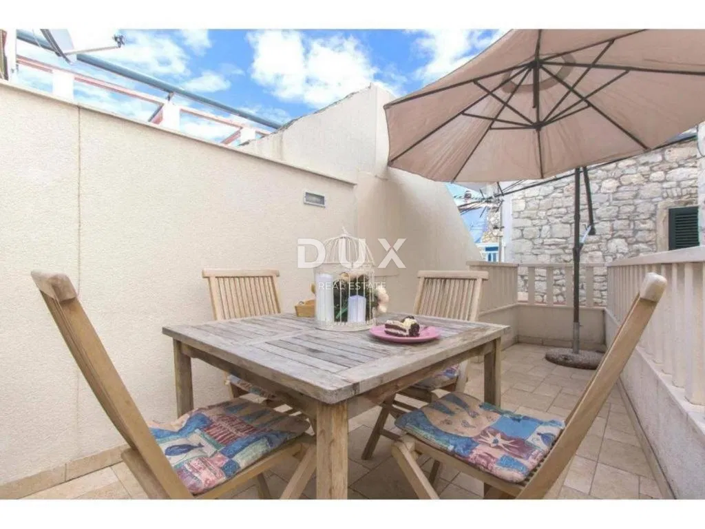 Primošten, Centrum, třípokojový apartmán 80m², 100m od moře