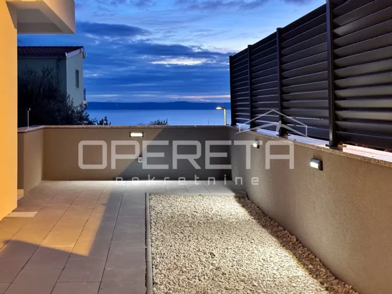 MAKARSKA / Neubau mit Garten, Meerblick und Parkplatz