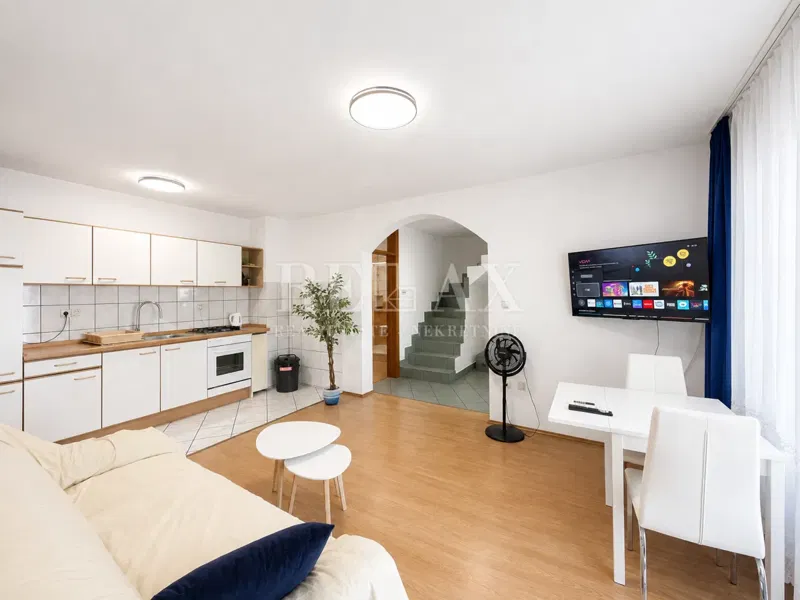 Crikvenica - apartment on the first floor with attic and garage – 2