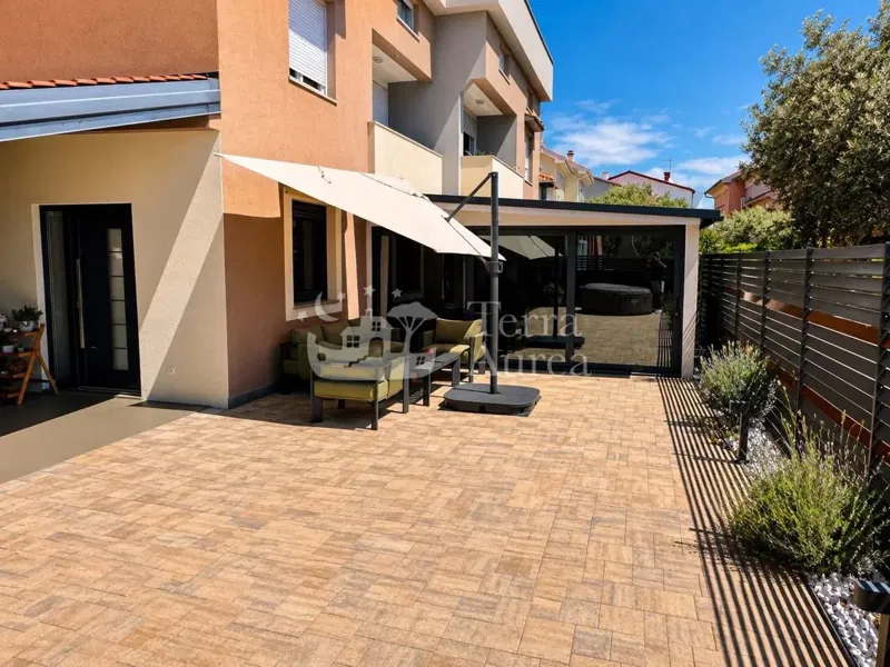 Modernes Apartment mit großem Garten und Whirlpool, Stadt Krk