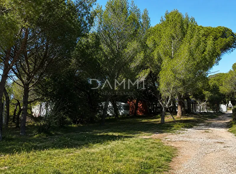 VALBANDON – ZEMLJIŠTE 187 m², 250 m OD PLAŽE