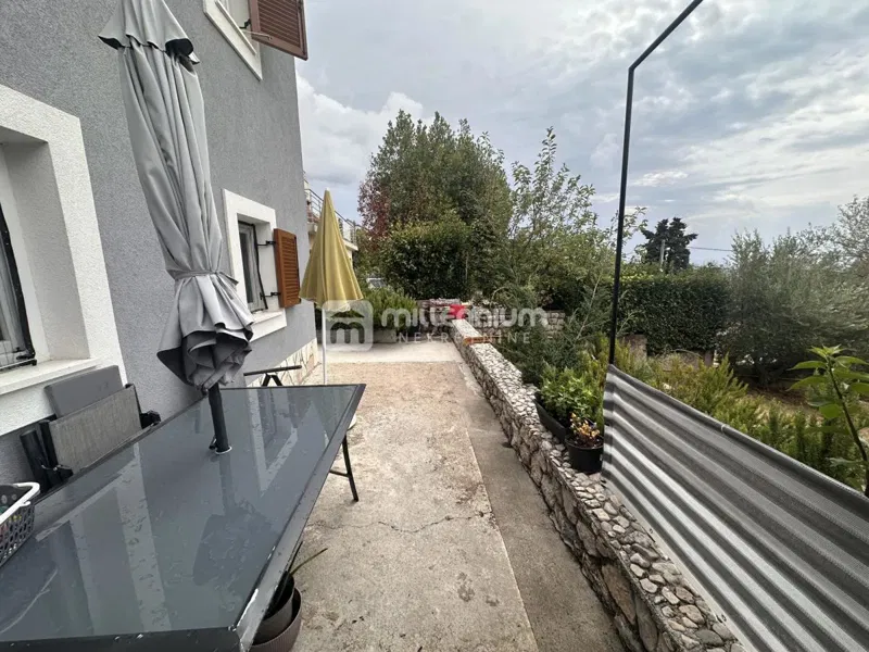 Kostrena, 160m2, samostojeća kuća, stan i apartman, velika okućnica