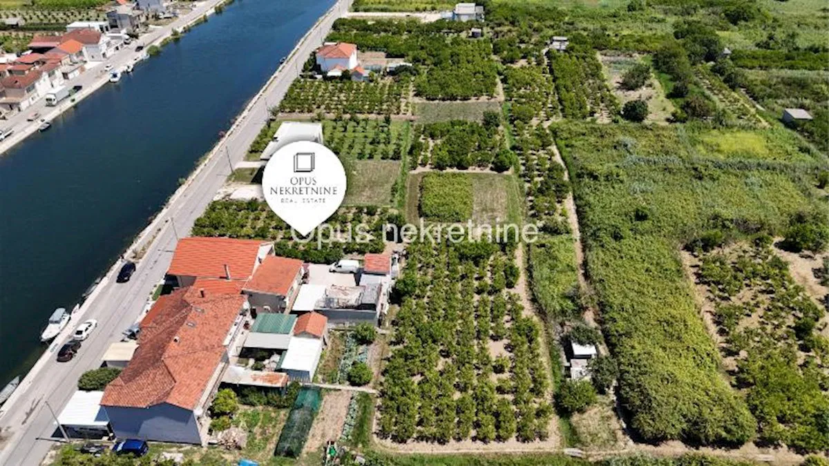 OPUZEN - VLAKA, SLIVNO - gradevinsko zemljiste 874 m2 s pogledom na rijeku