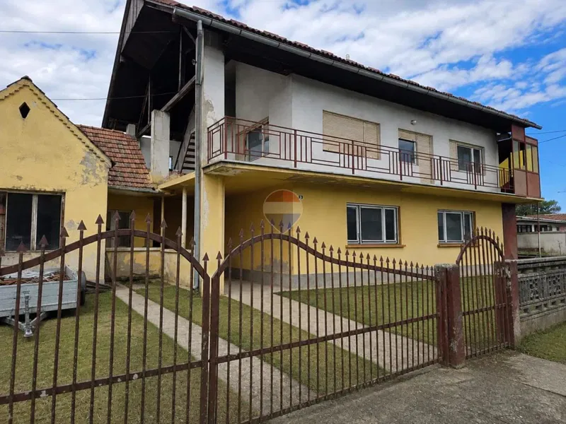 Sisak, Stupno - Kuća sa dva stana za adaptaciju