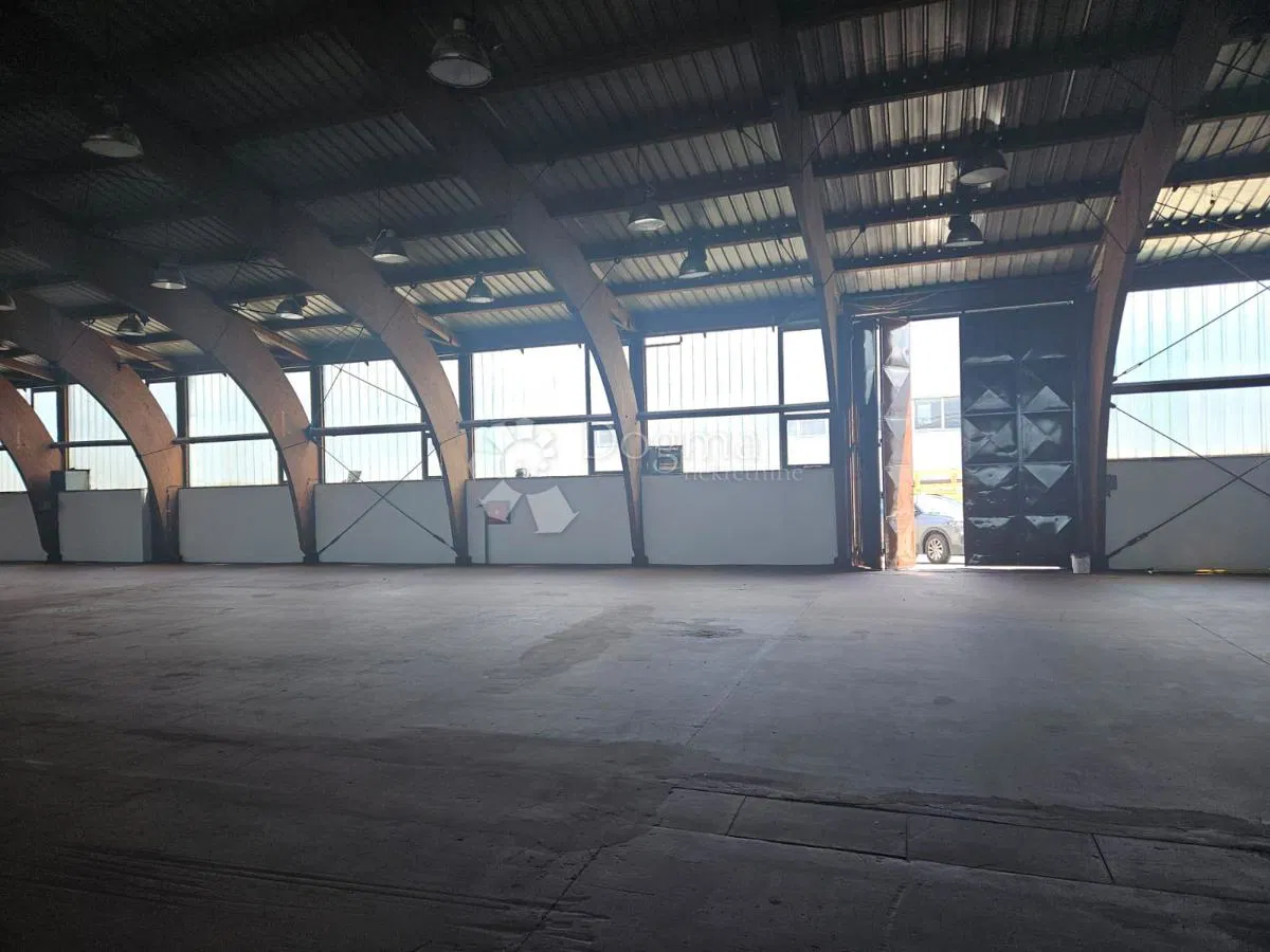 Kereskedelmi Jug II, Osijek, 590m2