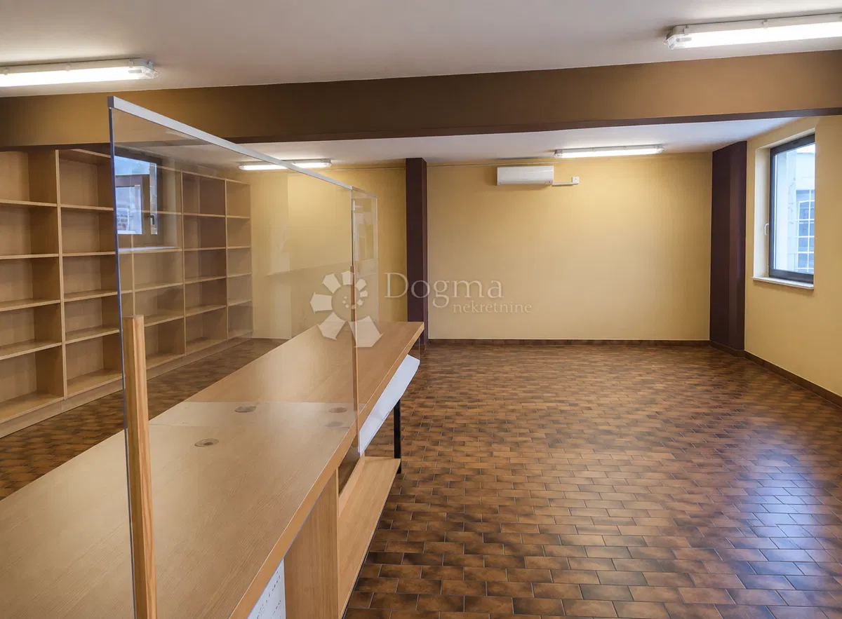 Lokal użytkowy Jug II, Osijek, 115m2