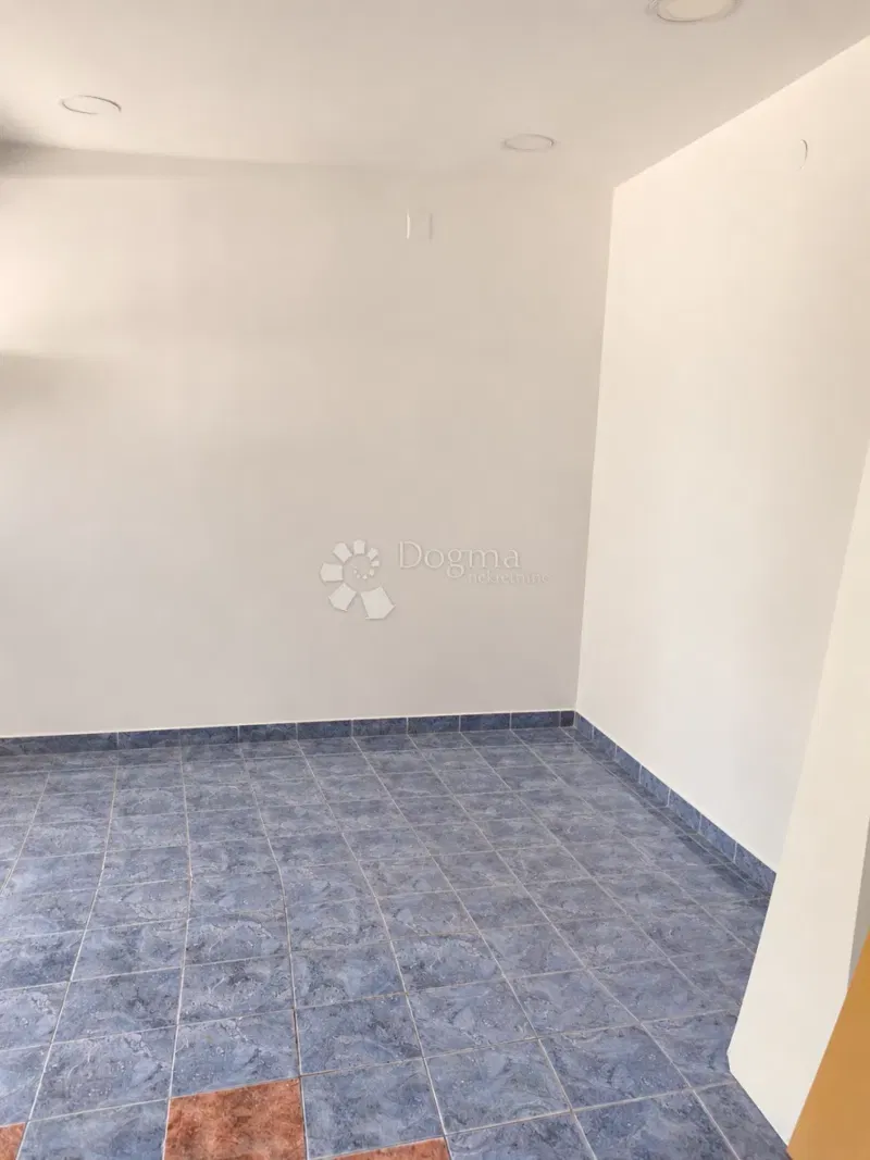 Locale commerciale Trnava, Donja Dubrava, 40m2 – 2