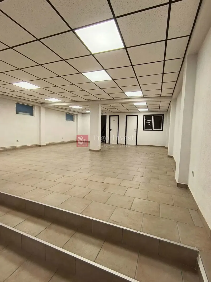ORIOVAC, poslovni prostor 110 m² + skladište 110 m², uži centar