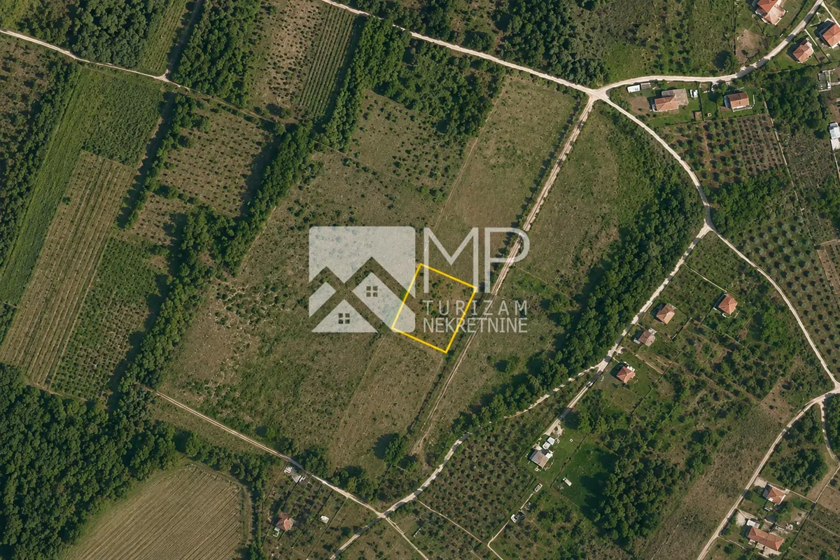 POLJOPRIVREDNO ZEMLJIŠTE 510 m² – MEDULIN