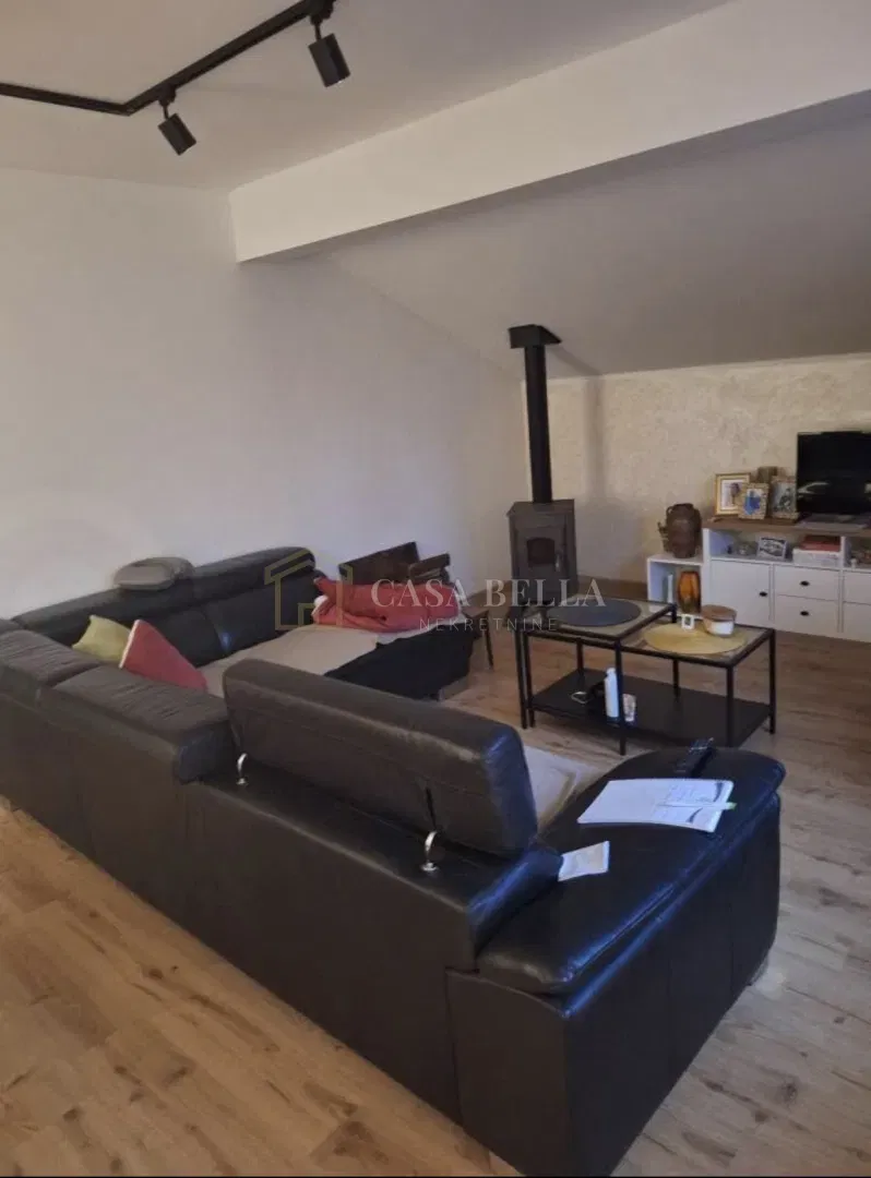 KLANA, 145m2, etaža kuće sa dva stana