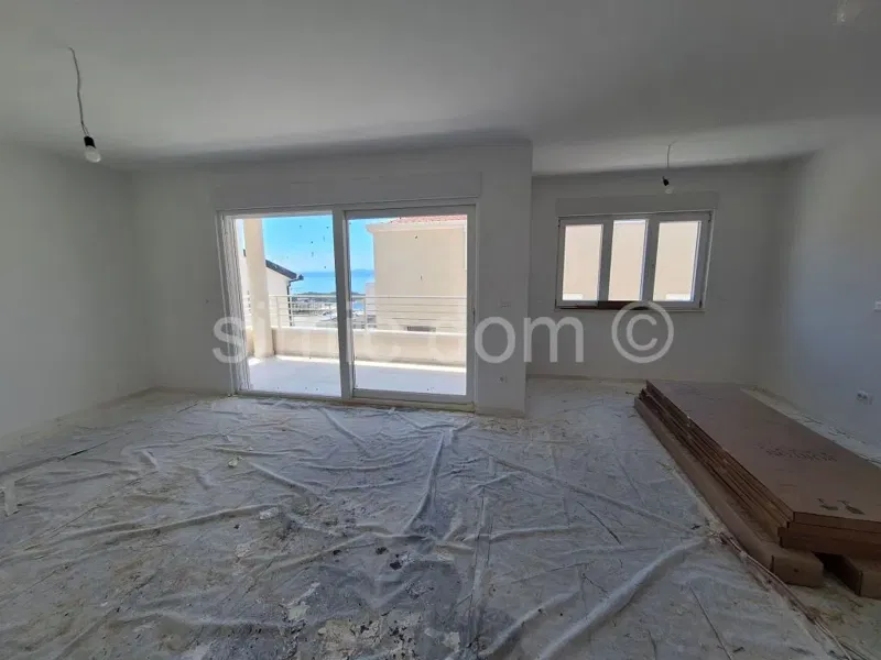 Zwei-Zimmer-Wohnung mit Garagenstellplatz, Makarska