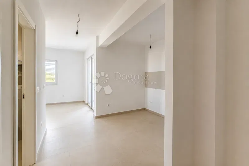 MAKARSKA | T2 | Wohnung S4 | Einzimmerwohnung mit Balkon im Erdgeschoss