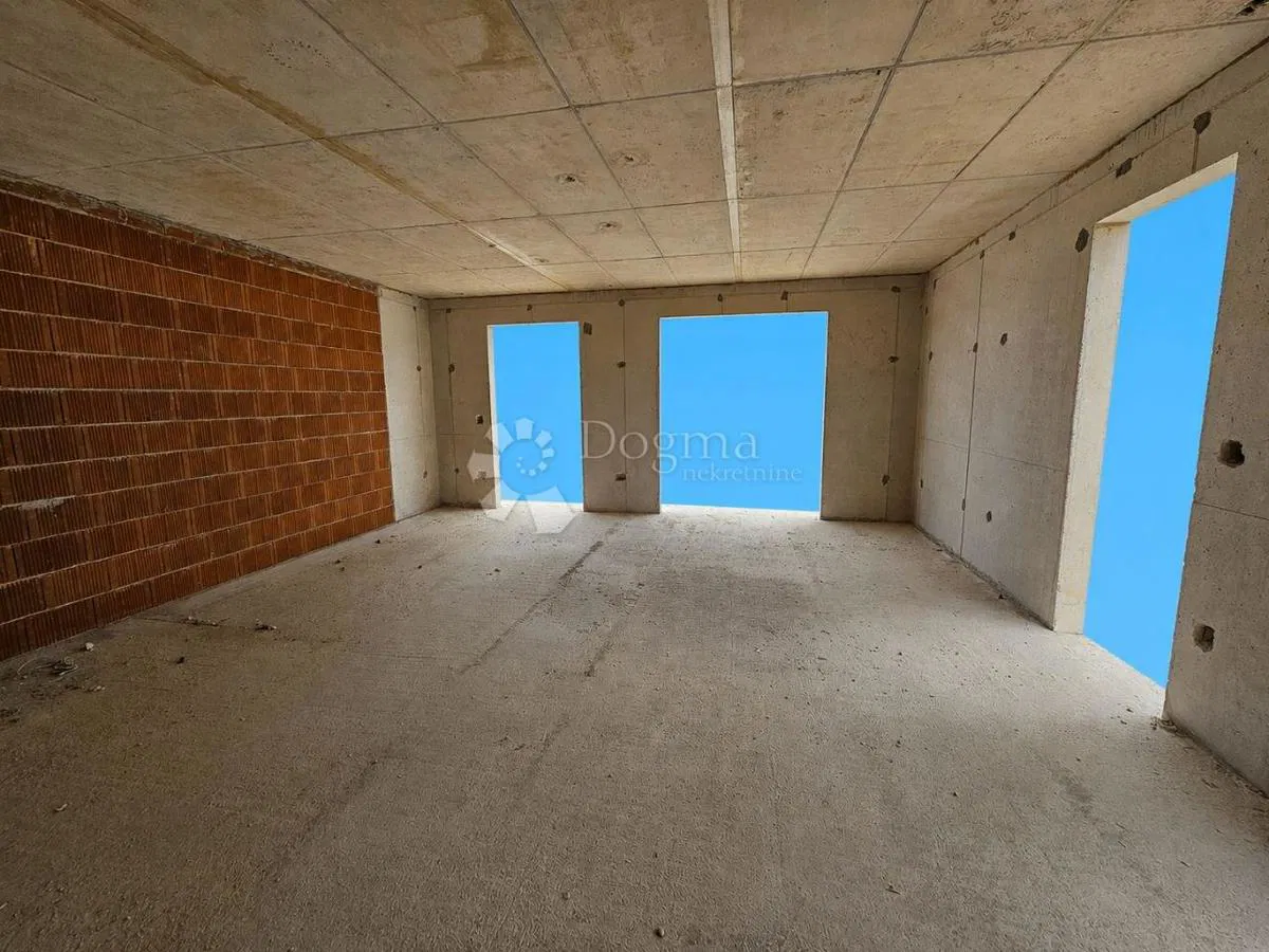 Locale commerciale Kaštel Lukšić, Kaštela, 99m2