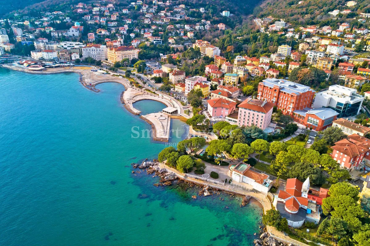 OPATIJA - KÖZPONT, üzlethelyiség egy villában, 1. sorban a tengertől, kiadó