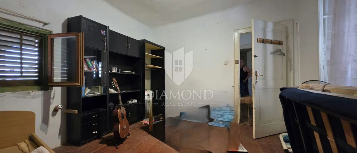 Kuća za renoviranje u centru Vrsara