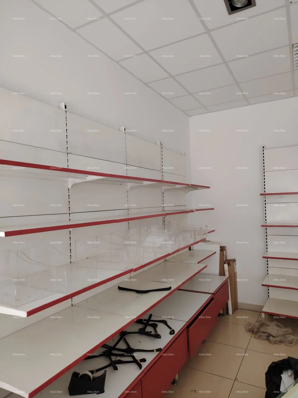 Spazio commerciale 55 m2, piano terra, centro di Pola