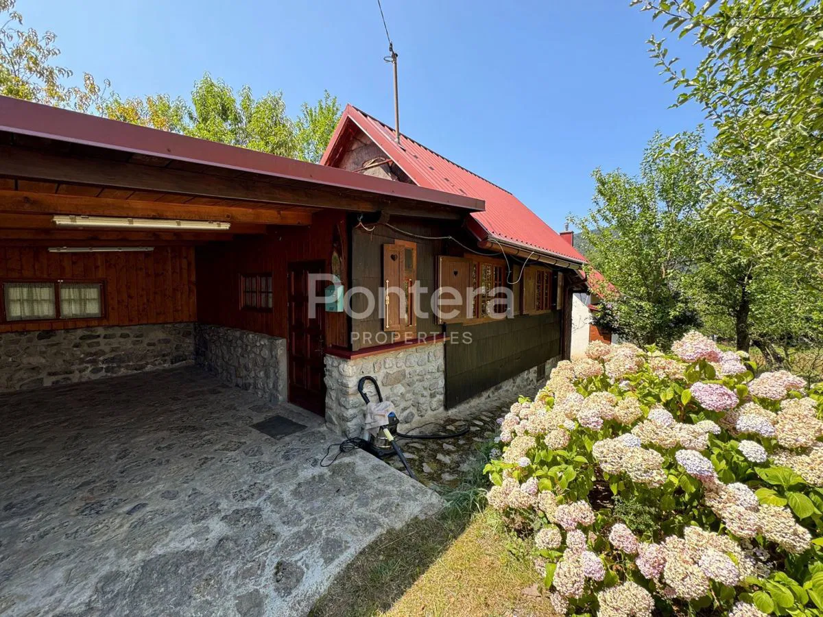 GORSKI KOTAR, RAZLOGE, izvor rijeke Kupe, dvije kućice za prodaju