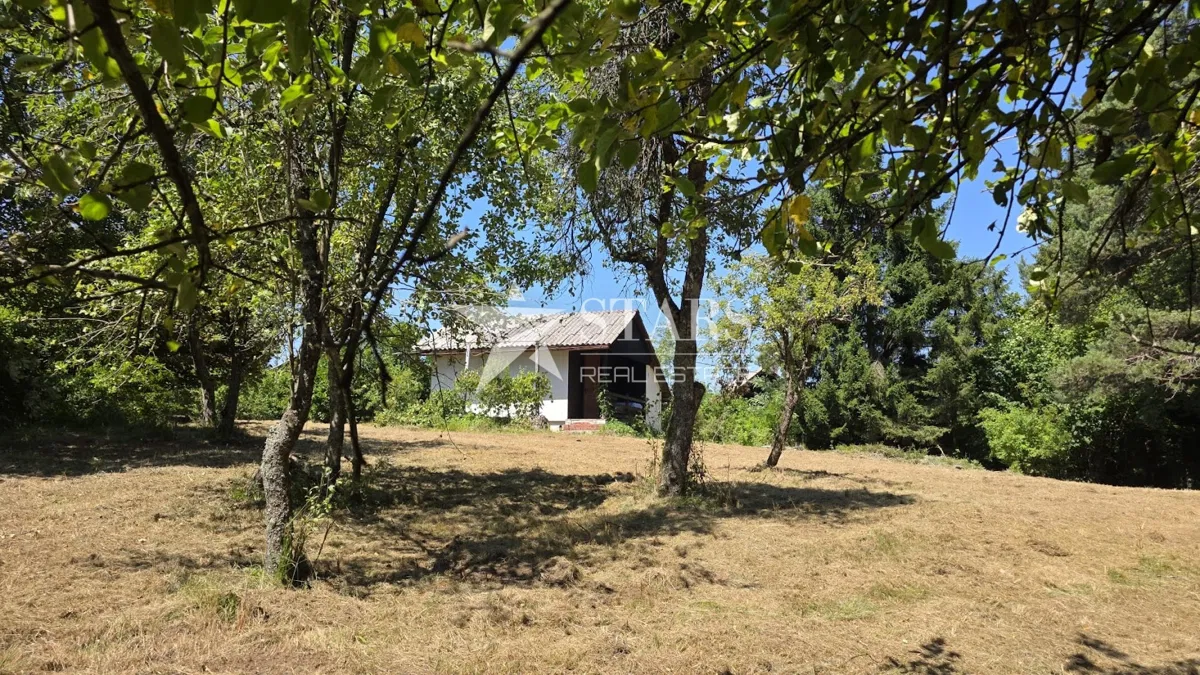 Gorski kotar, Vrbovsko – građevinsko zemljište 1.496 m² s postojećim objektom