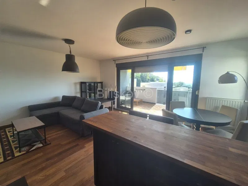Rent, Remete, four-room apartment 94 m², 1st floor, garage + parking space – 2