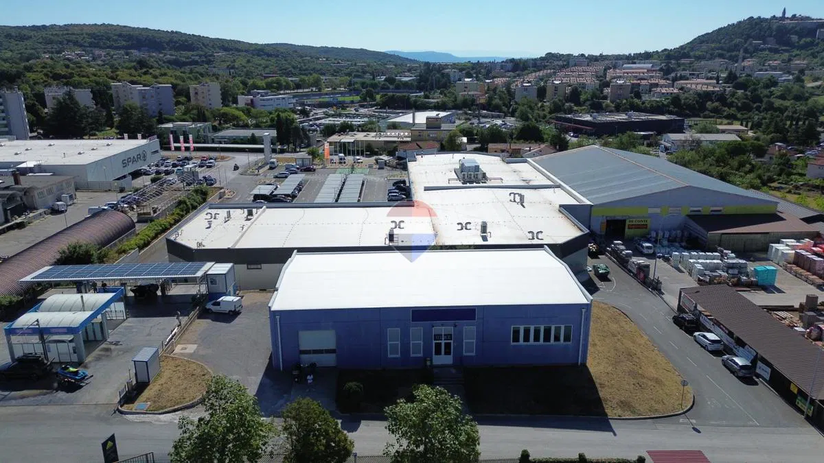 ISTRA, LABIN - Poslovna zgrada na frekventnoj lokaciji - NAJAM
