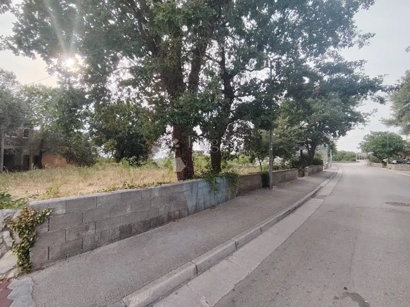 VRSI - GRAĐEVINSKO ZEMLJIŠTE U CENTRU 719 m2