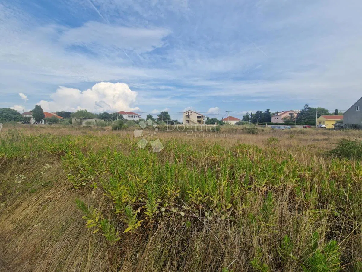 Stavební pozemek Vrsi, 670m2