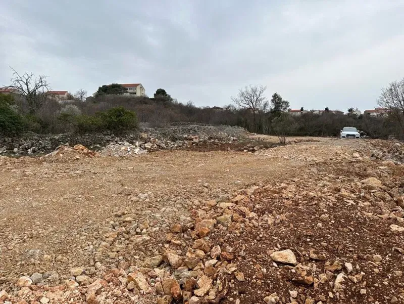 Krk okolica, dva građevinska terena s projektnom dokumentacijom!