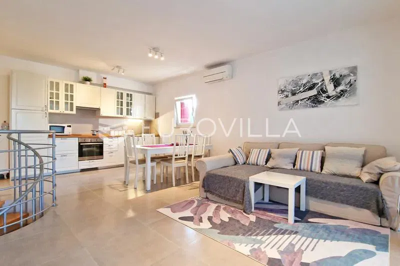 Peroj, Fažana - Spacious 130 m² Apartment with 227 m² Garden and Large Basement Space – 2