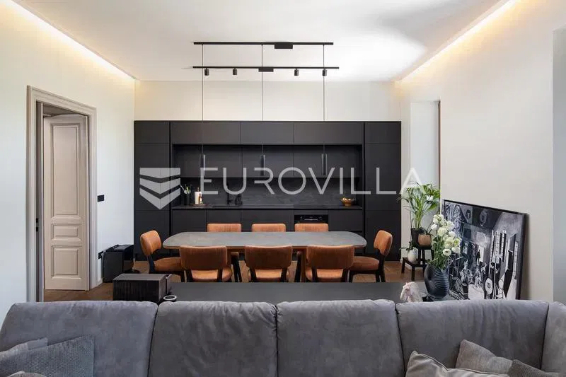 Pula, Center - Premium Designer-Renovated Apartment in a Historic Building, 200 m from the Arena – 3