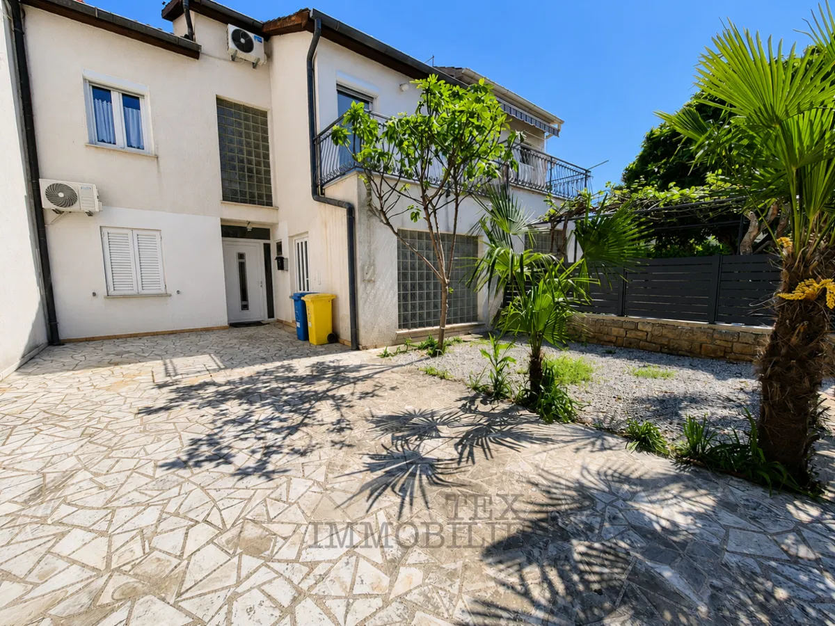 Vrsar – geräumige Wohnung auf drei Etagen, nur 200 m vom Meer entfernt