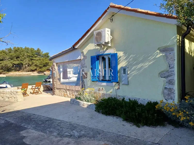 Mali Lošinj, Punta Križa - prvi red do mora, obnovljena kamena kuća