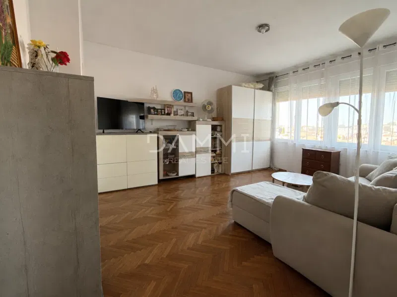 PULA – STROGI CENTAR, 62,74 m² – POGLED NA GRAD I MORE, PARKIRNO MJESTO na raspolaganju