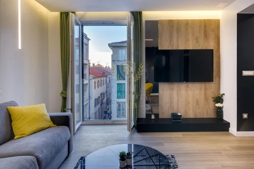 Zadar, Poluotok, moderan stan sa saunom u centru grada, 62 m2