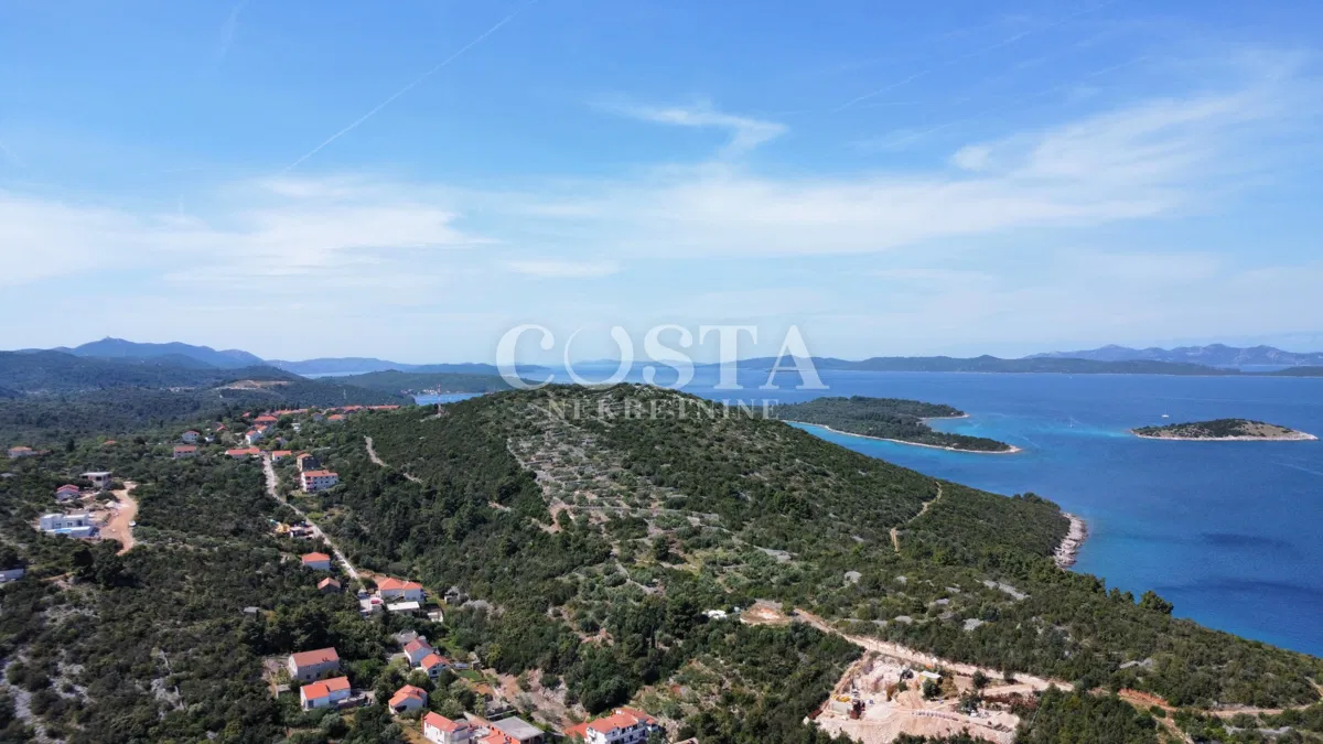 DUGI OTOK, ZAGLAV - Građevinsko zemljište 300 m od mora