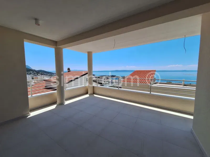 Penthouse mit zwei Parkplätzen, Makarska