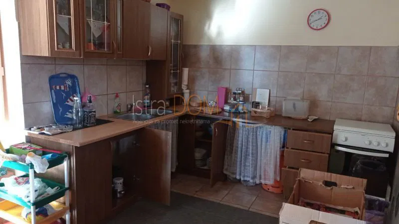 - Kuća sa dva stana za renovaciju, krov nov - – 3