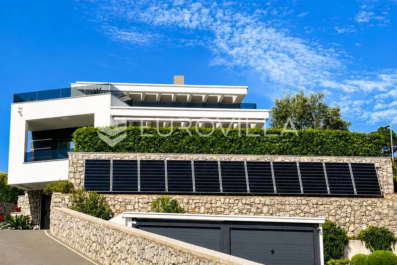 Kostrena, luksuzna vila s bazenom, panoramski pogledom na more, 320 m² stambenog prostora