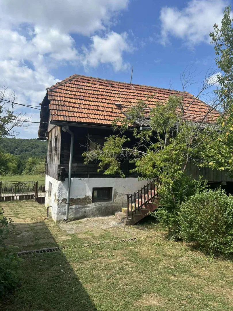PRILIKA, IDILIČNO SEOSKO IMANJE 2000 m²!
