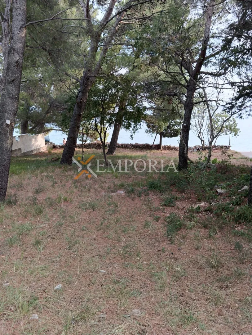 Трибань – земельный участок под застройку 994 м², первая линия у моря