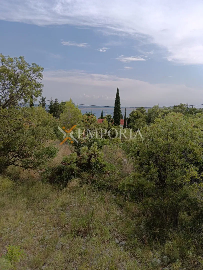 Трибань – земельный участок под застройку 950 м², в 100 м от моря