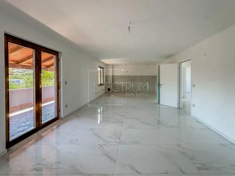 Poreč okolica, renovirani stan na 1.katu