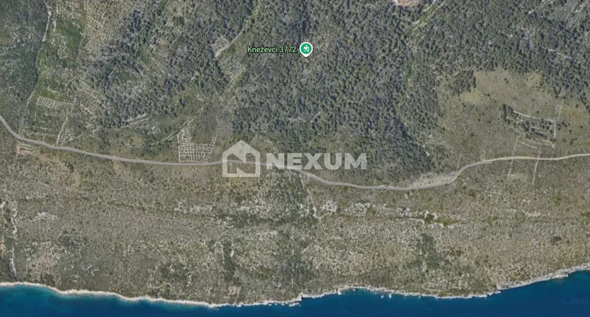 Poljoprivredno zemljište 6.778 m² s pogledom na Kaštelanski zaljev – Slatine