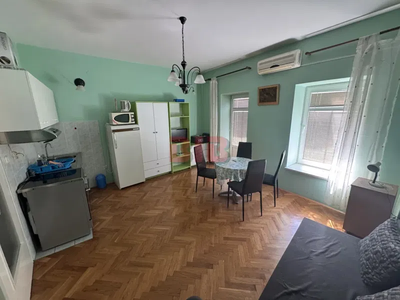 CRIKVENICA-CENTAR,STAN NA I KATU,LIFT,100 METARA DO MORA