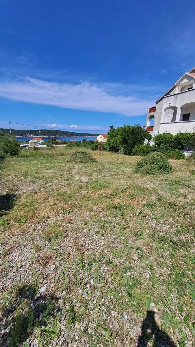 Građevinski teren u Barbatu na dobro lokaciji sa pogledom na more