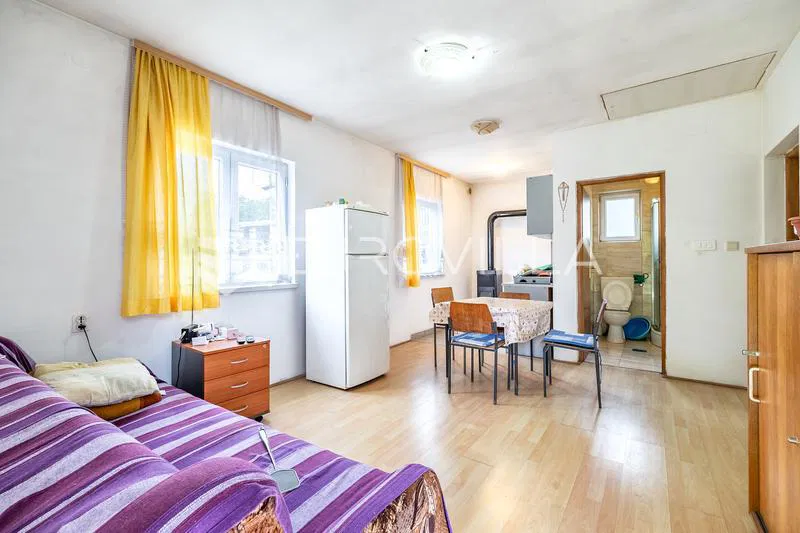 Oborovo, Rugvica, kuća s prostranim vrtom, 82 m²